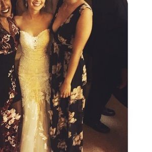 Lulu’s floral gown with slit